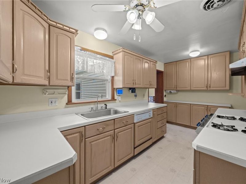 2031 W Pleasant Valley Road , Parma, OH 44134 Photo 7