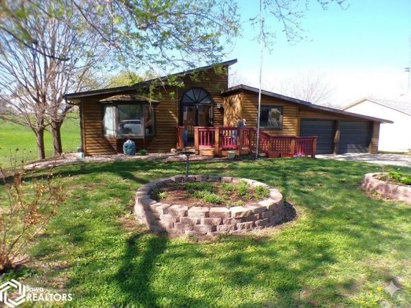 107 4th Street NE, State Center, IA 50247