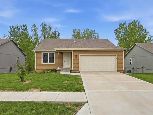 21407 W 216th Street, Spring Hill, KS 66083