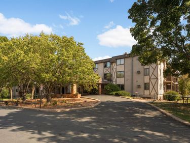 1304 W Medicine Lake Drive, Unit 202, Plymouth, MN 55441