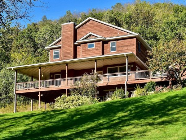 24242 Pfeiffer Hill Road , Winona, MN 55987