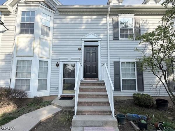 27 Columbus Dr, Franklin, NJ 08823