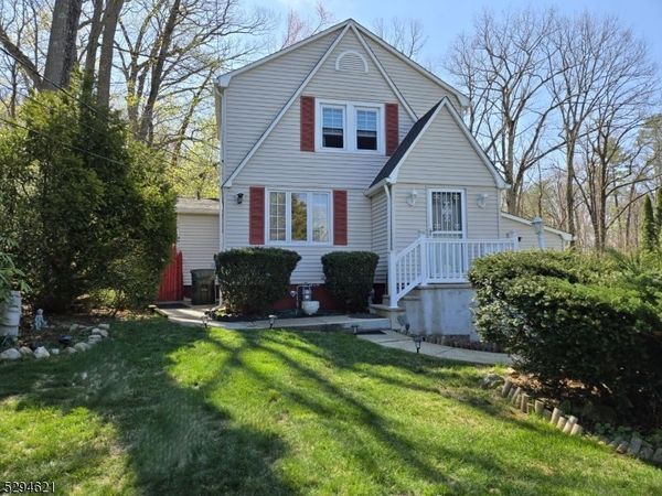 8 Forest Rd, Mount Olive, NJ 07828