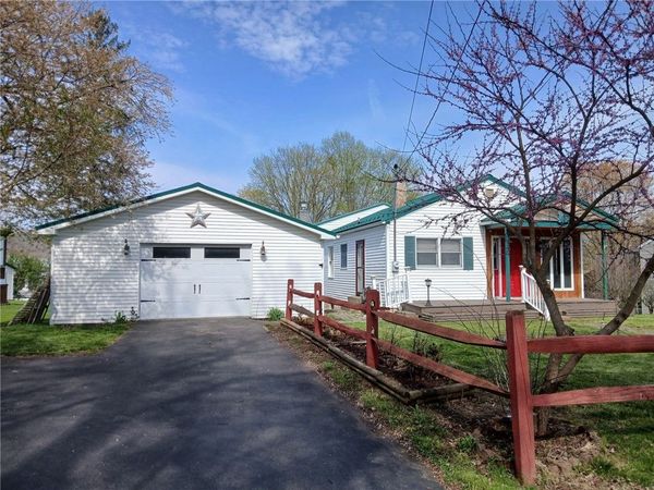 3 Bower Pl, Corning, NY 14830