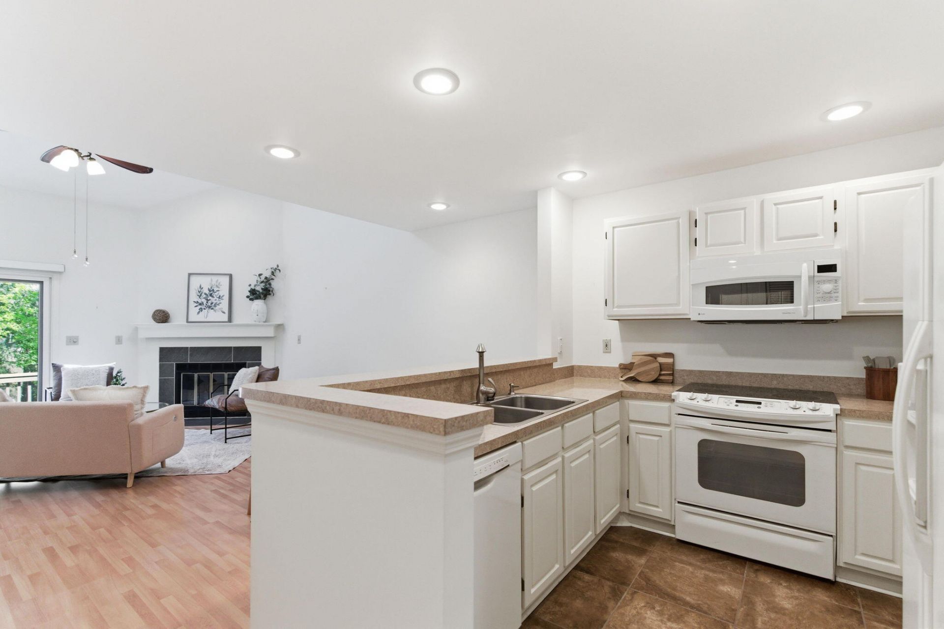 176 River Breeze Drive Photo 12
