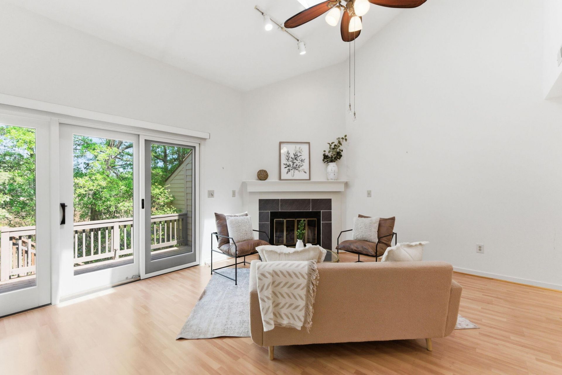 176 River Breeze Drive Photo 5