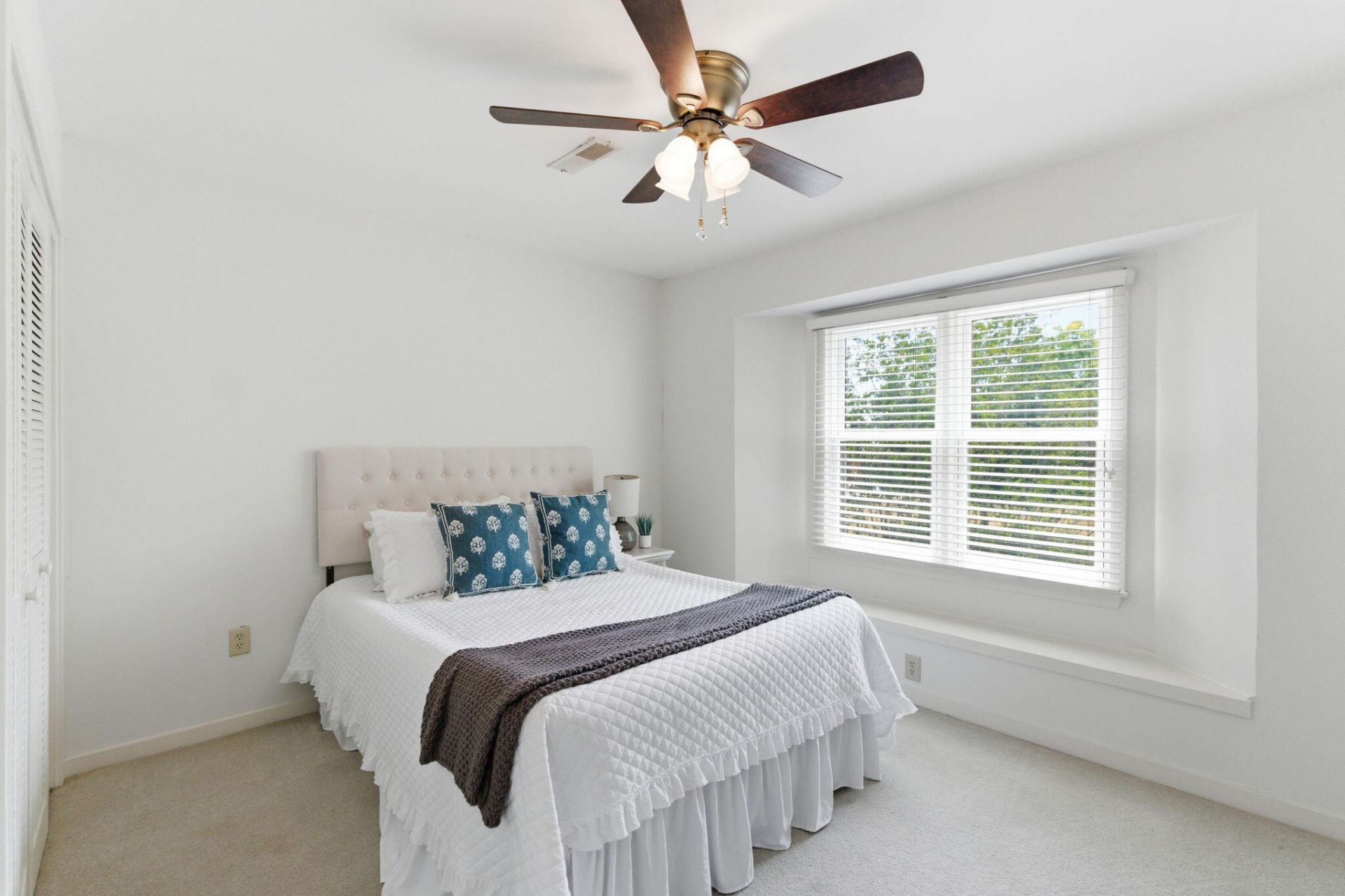 176 River Breeze Drive Photo 8
