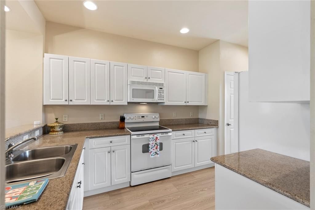 7940 Mahogany Run Ln, Unit 611, Naples, FL 34113 Photo
