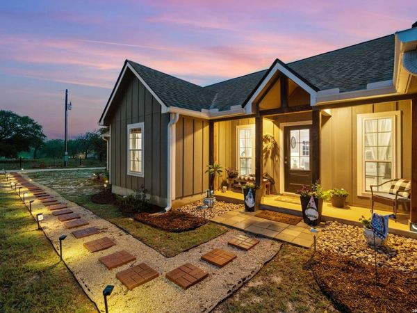 2520 County Road 319, La Vernia, TX 78121