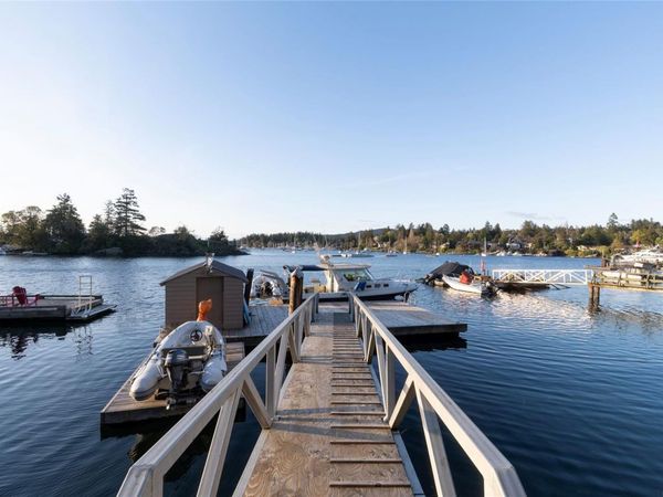 786 Sea Dr, Central Saanich, BC V8M 1B1