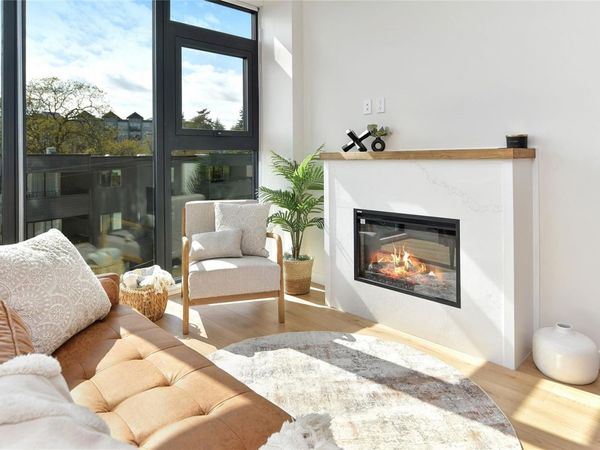 899 Esquimalt Ave SW, Unit 304, Esquimalt, BC V9A 3M5