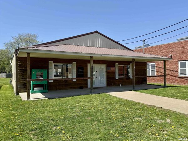 275 N DIVISION Street, Woodhull, IL 61490