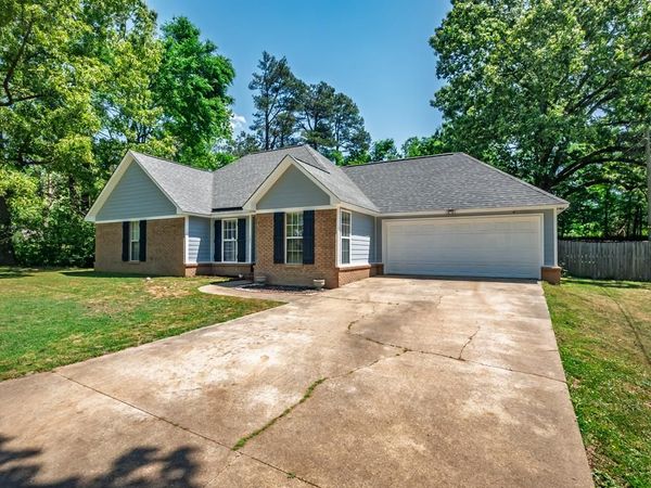 121 Hemlock Road, Batesville, MS 38606