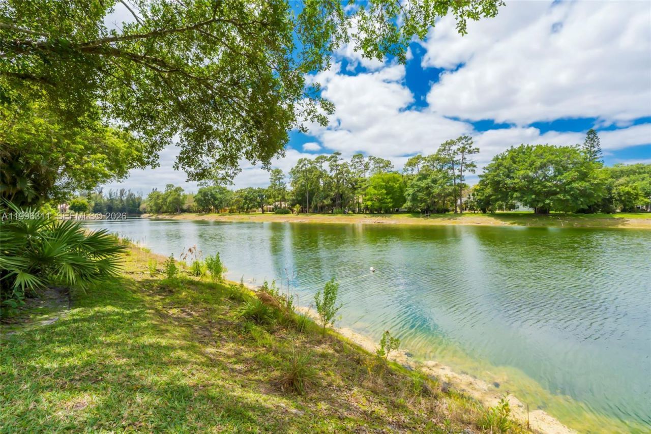 5328 E Leitner Dr, Coral Springs, FL 33067 Photo