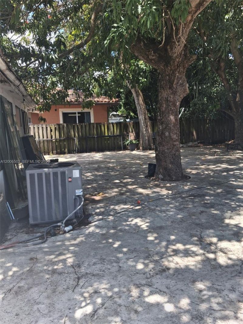 1829 NW 5th St , Miami, FL 33125 Photo