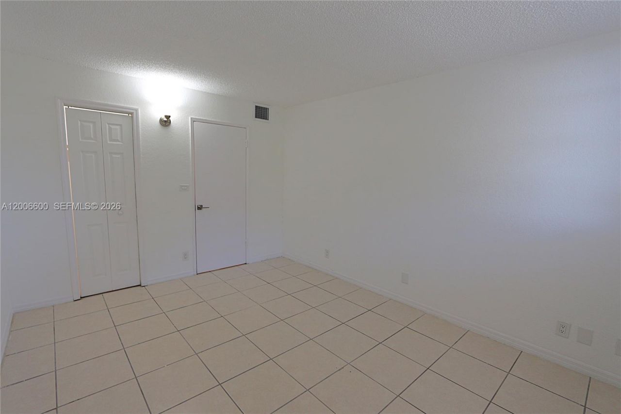 4550 NW 9th St , Unit 305E, Miami, FL 33126 Photo