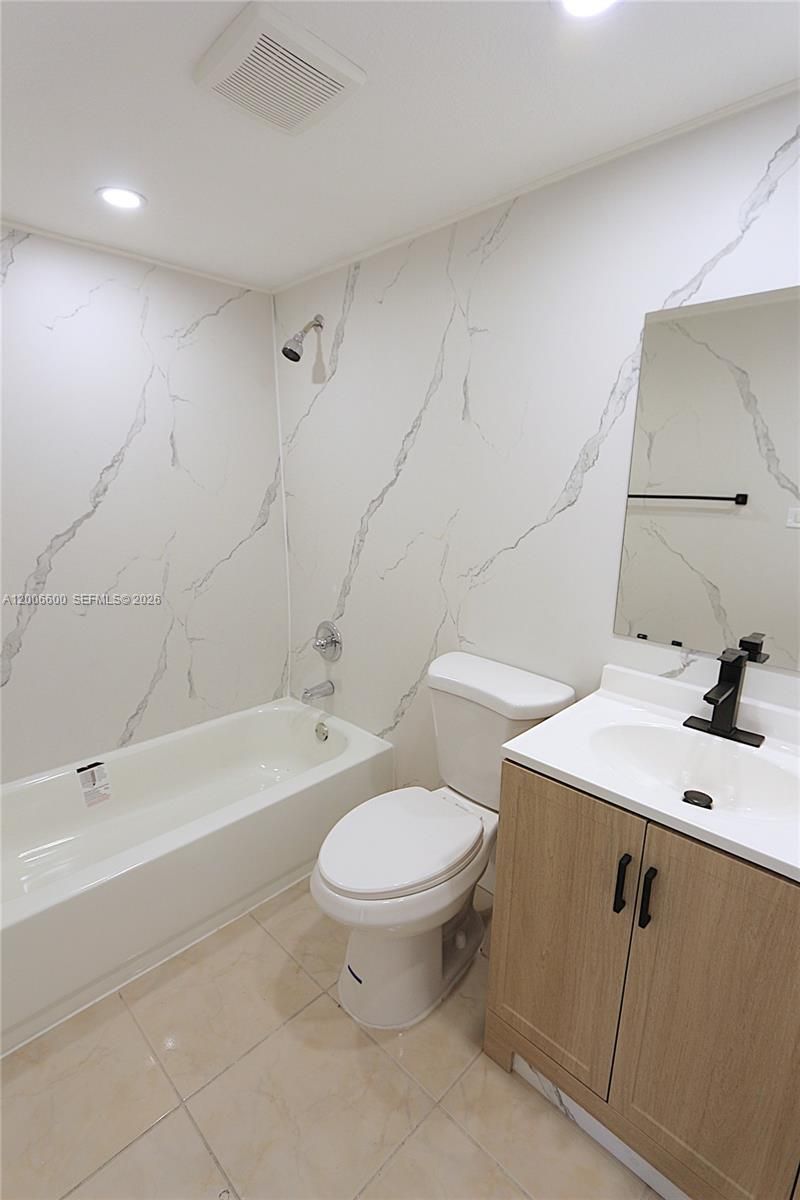 4550 NW 9th St , Unit 305E, Miami, FL 33126 Photo