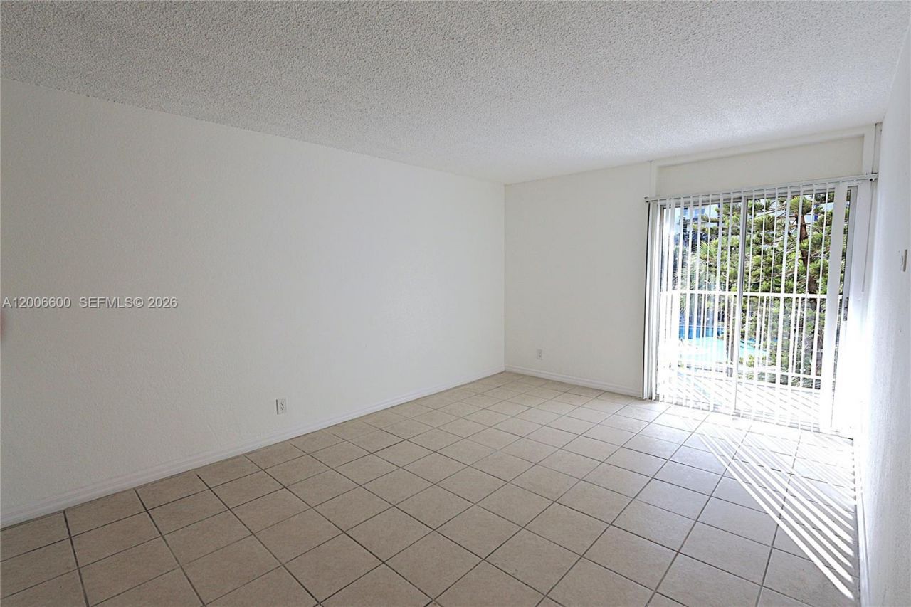4550 NW 9th St , Unit 305E, Miami, FL 33126 Photo