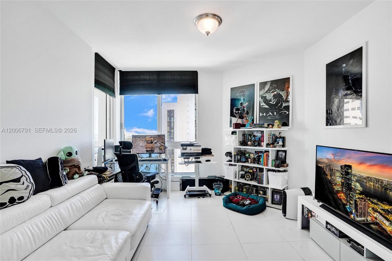 300 S Biscayne Blvd , Unit T-3216, Miami, FL 33131 Photo
