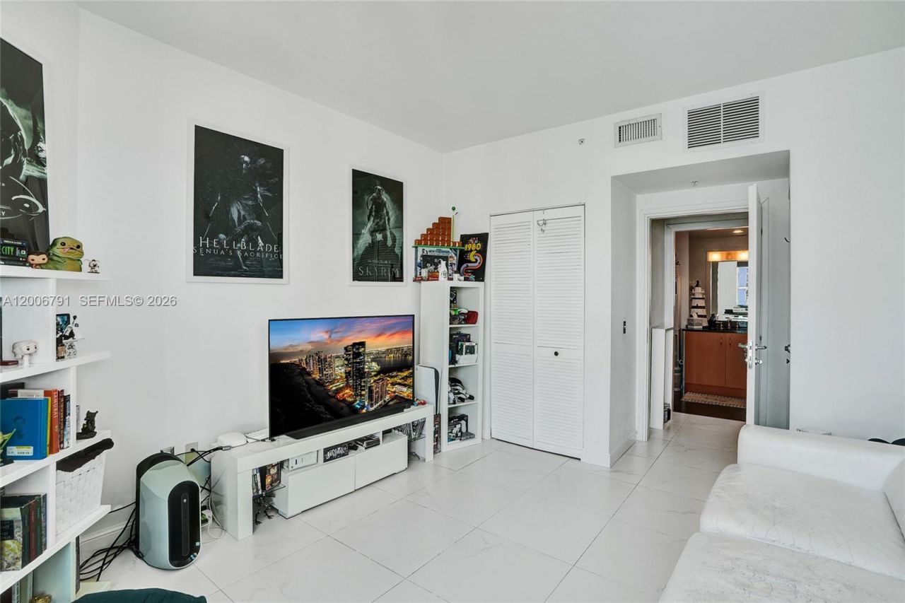 300 S Biscayne Blvd , Unit T-3216, Miami, FL 33131 Photo