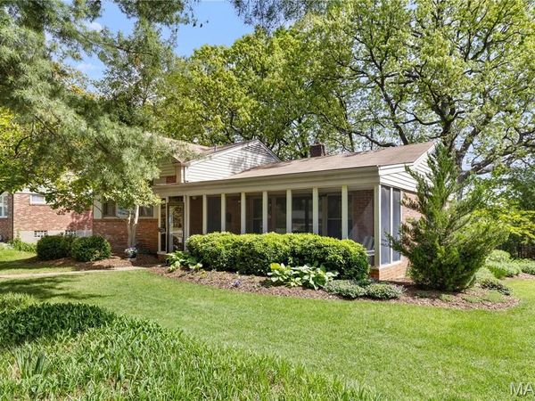 1140 E Parkedge Lane , University City, MO 63130