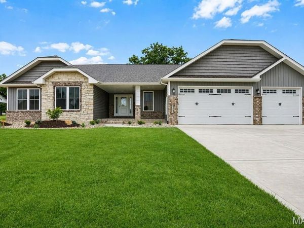 501 Stonebriar Drive , Troy, IL 62294