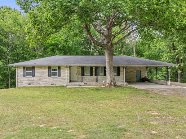 8445 Waterloo Rd, Tuscumbia, AL 35674