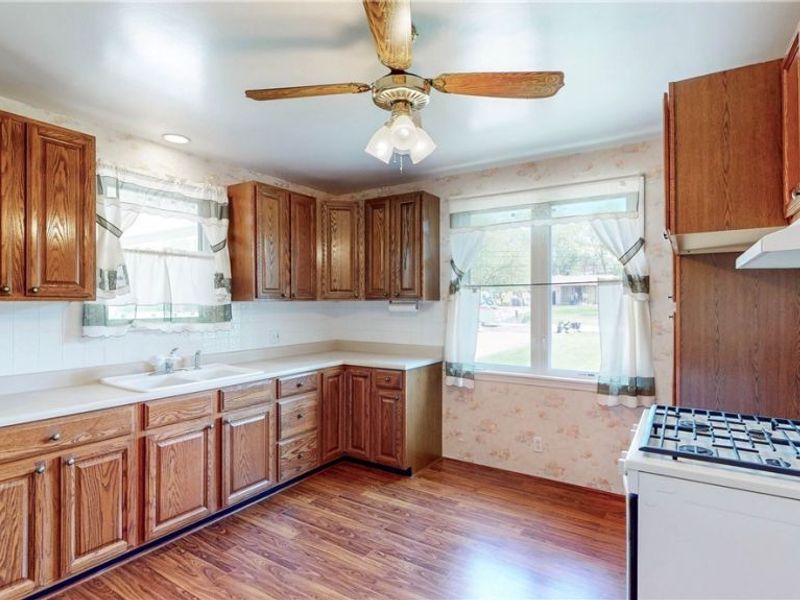 9298 York Road , North Royalton, OH 44133 Photo 2