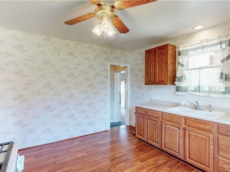 9298 York Road , North Royalton, OH 44133 Photo 5