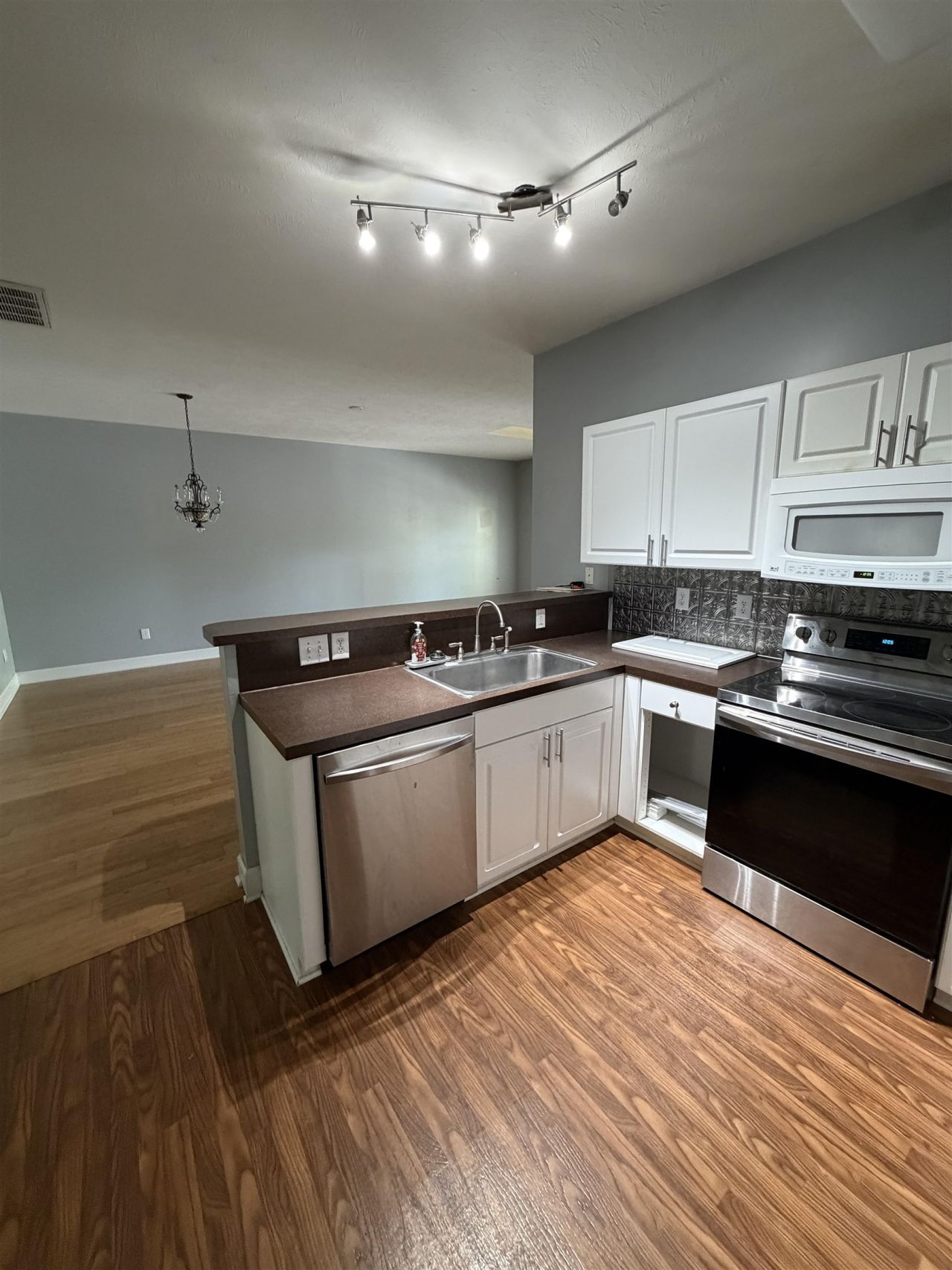 70 Seagrove Ct. Photo 5