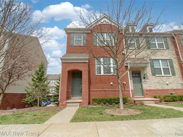 27876 Hopkins Drive, Novi, MI 48377