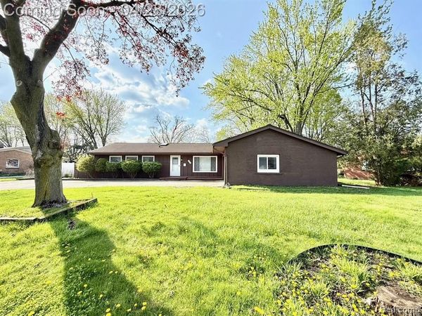 30840 Rock Creek Drive, Southfield, MI 48076