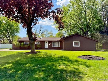 30840 Rock Creek Drive, Southfield, MI 48076
