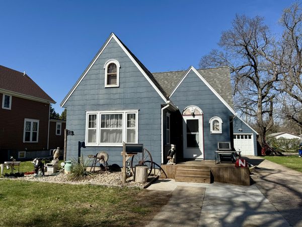 735 Idaho Ave SE, Huron, SD 57350