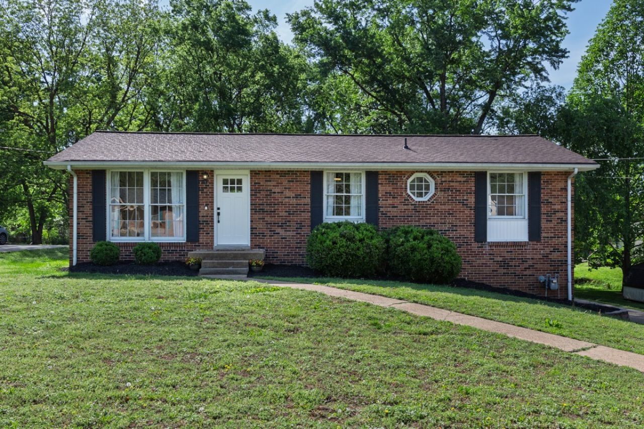 649 Des Moines Dr, Hermitage, TN 37076 Main Photo