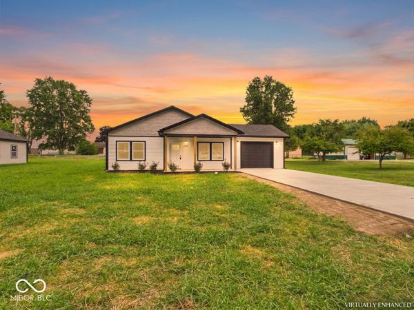 208 S Woodworth Avenue, Frankton, IN 46044