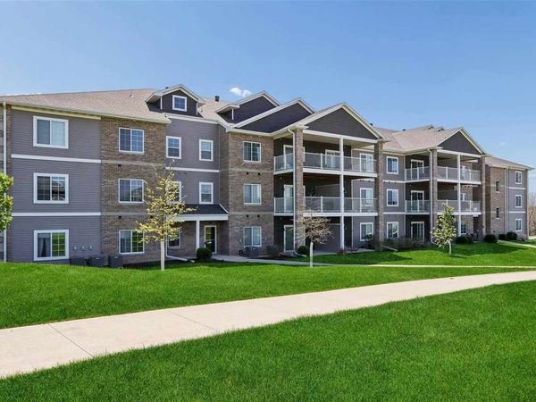 2869 Spring Rose Cir, Unit 202, Coralville, IA 52241