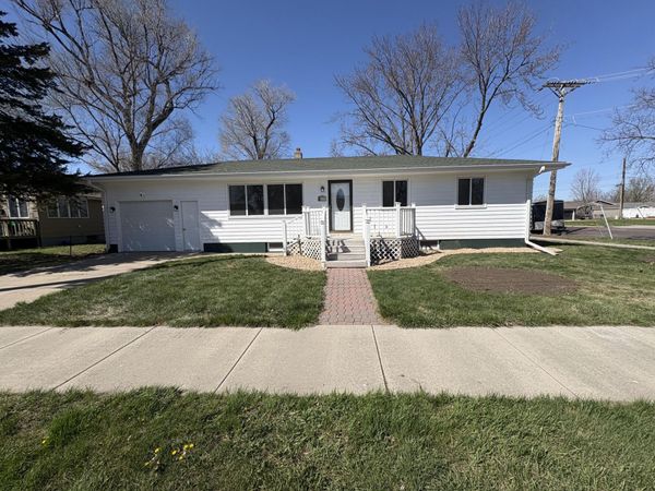 320 E 12th Ave, Mitchell, SD 57301
