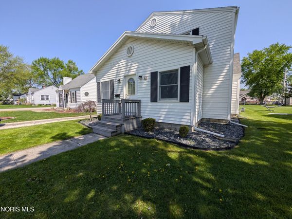 812 W College Avenue , Woodville, OH 43469