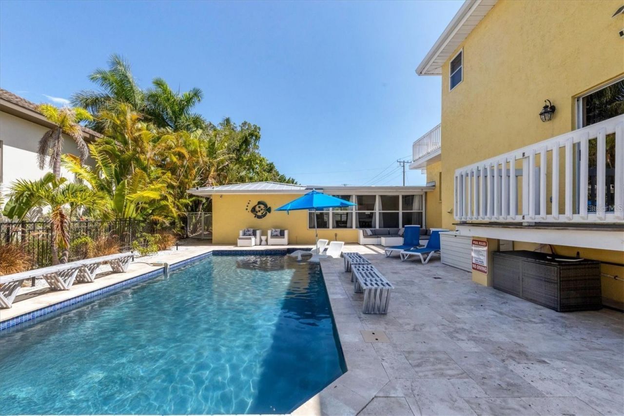 301 Avenida Madera, Unit B, Sarasota, FL 34242 Photo