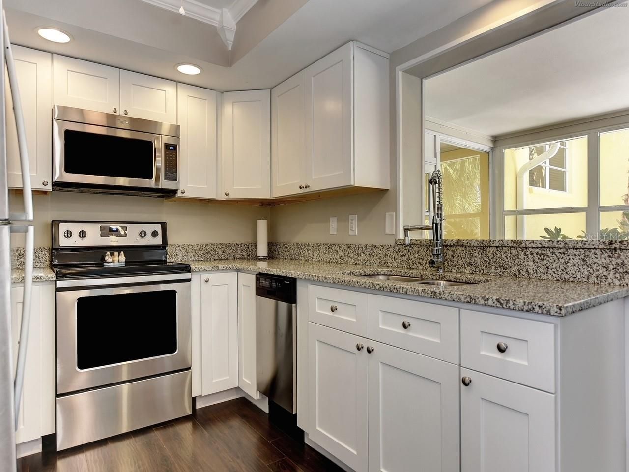 301 Avenida Madera, Unit B, Sarasota, FL 34242 Photo