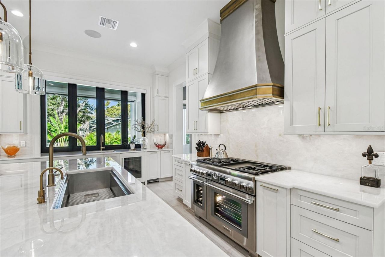 2915 W Harbor View Avenue, Tampa, FL 33611 Photo