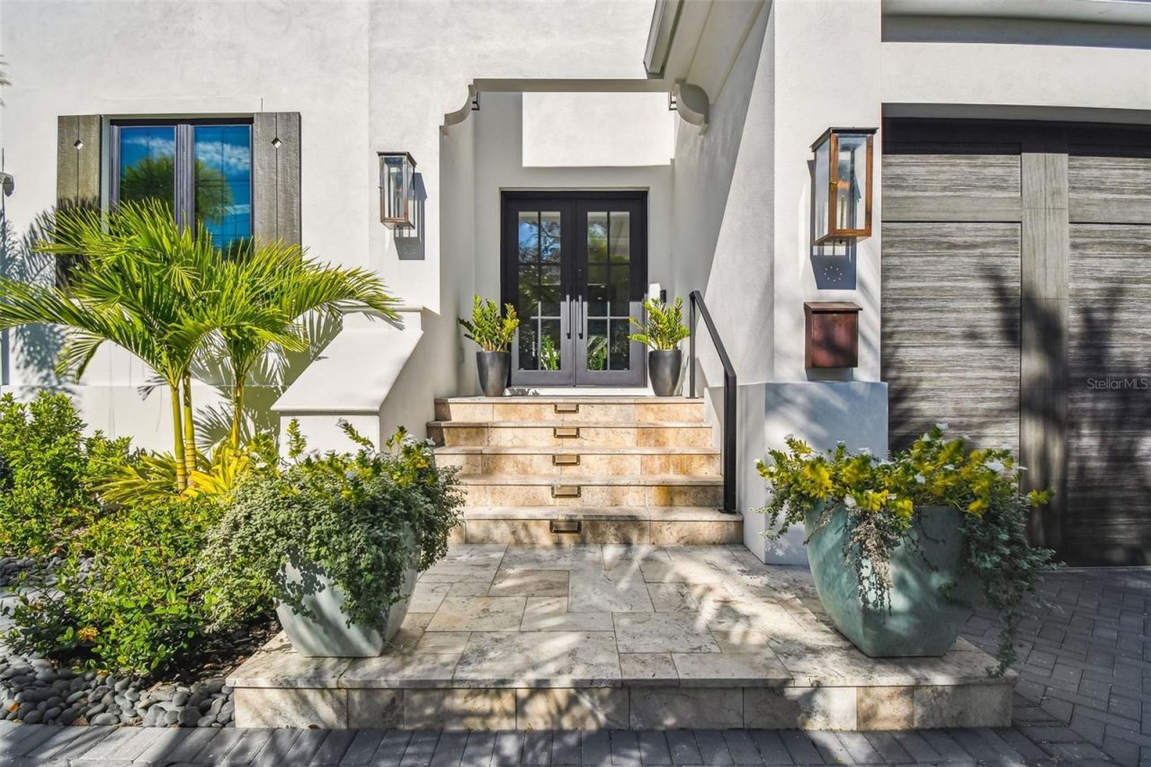 2915 W Harbor View Avenue, Tampa, FL 33611 Photo