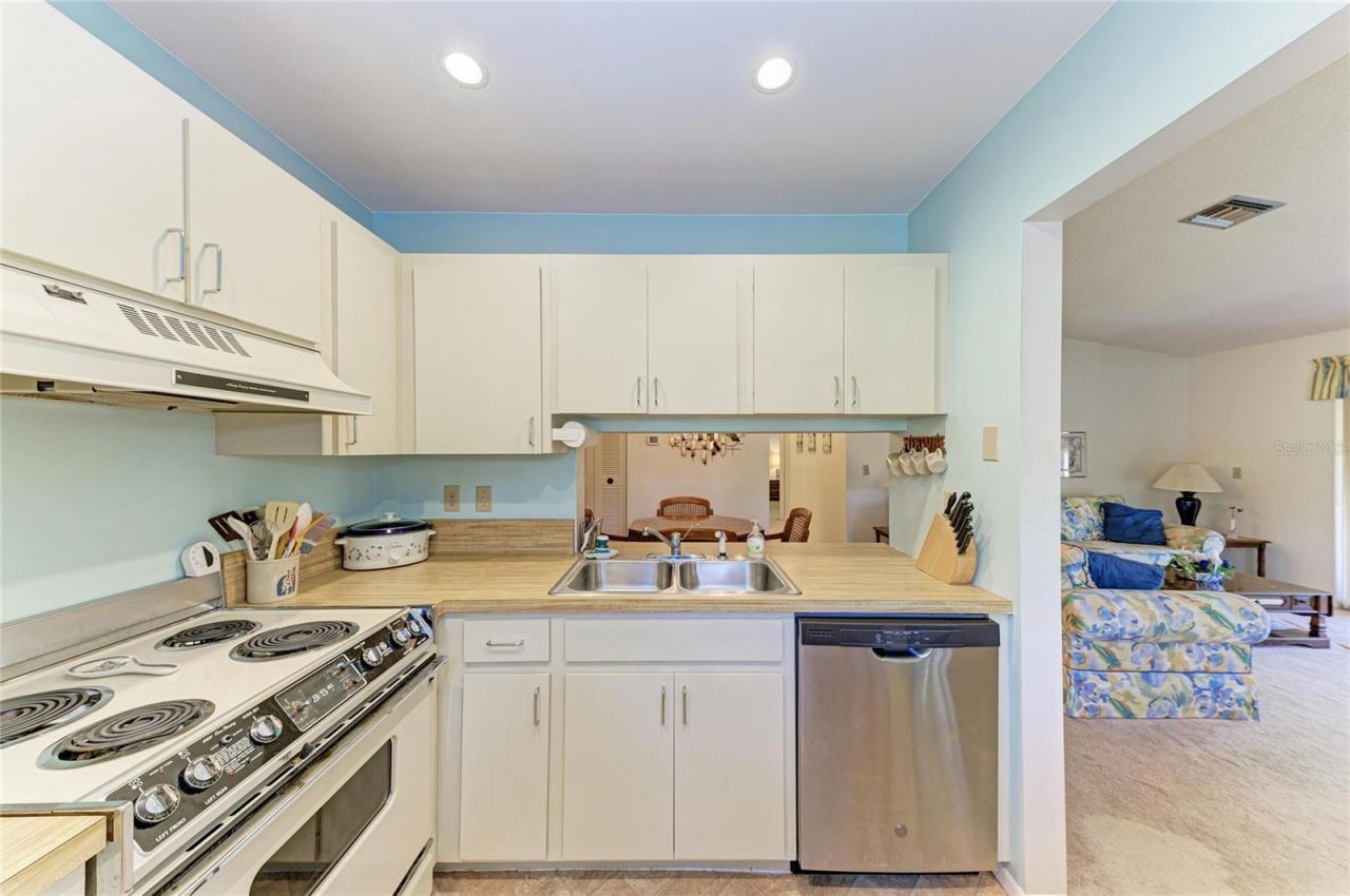 5685 Gardens Drive, Unit 5685, Sarasota, FL 34243 Photo