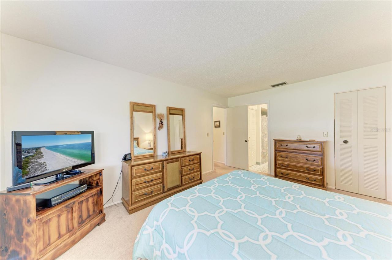 5685 Gardens Drive, Unit 5685, Sarasota, FL 34243 Photo