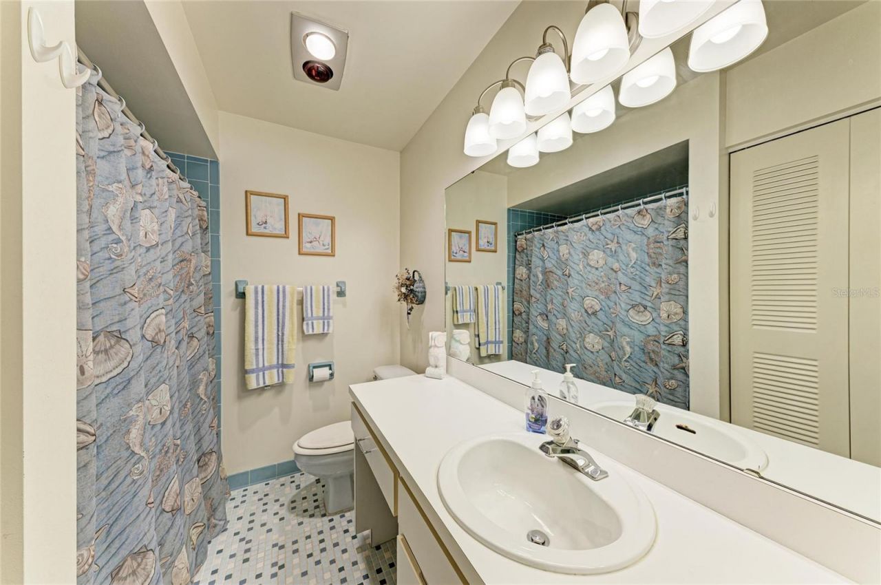 5685 Gardens Drive, Unit 5685, Sarasota, FL 34243 Photo