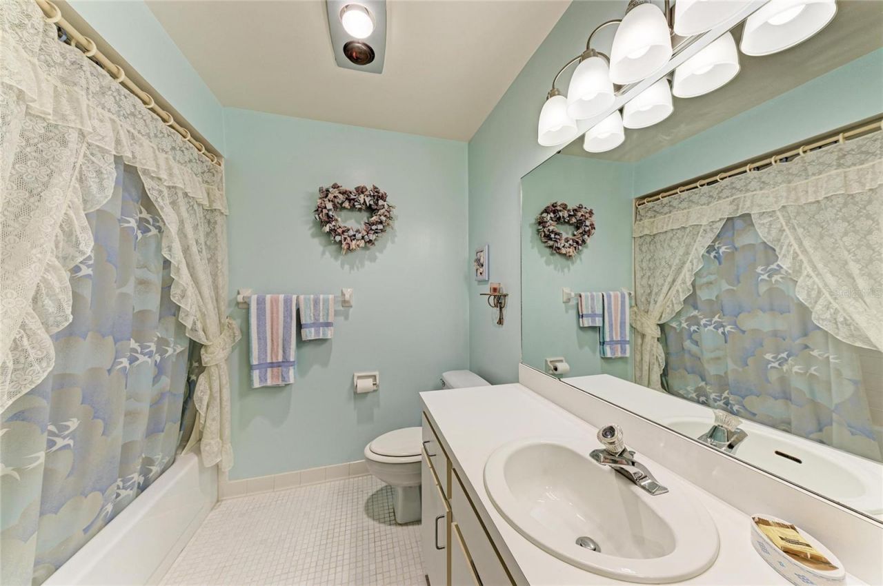 5685 Gardens Drive, Unit 5685, Sarasota, FL 34243 Photo