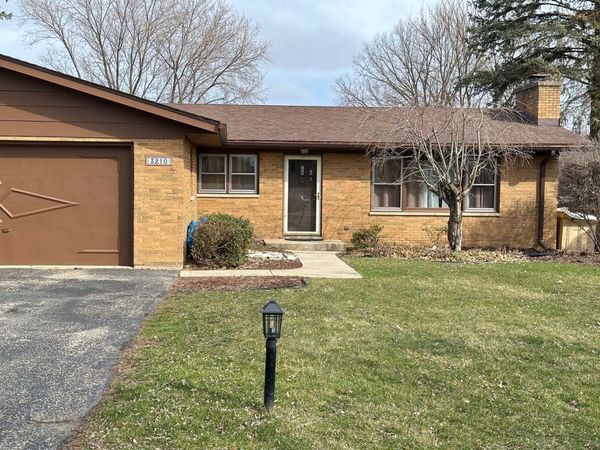 3210 Vista Terrace , McHenry, IL 60050