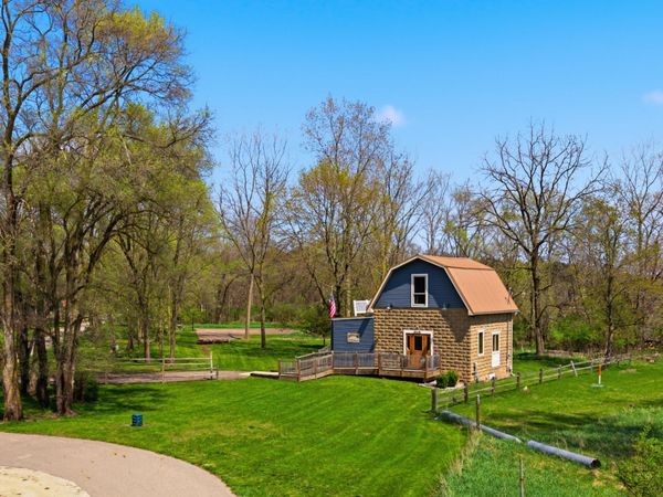 915 S Clinton Street, Stockbridge, MI 49285