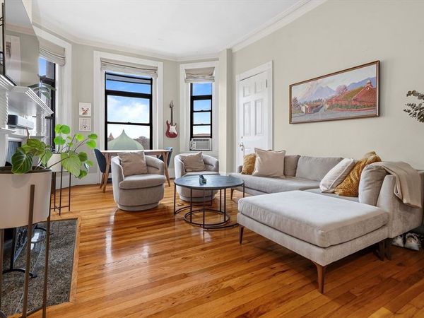 271 Dartmouth St, Unit 5H, Boston, MA 02116